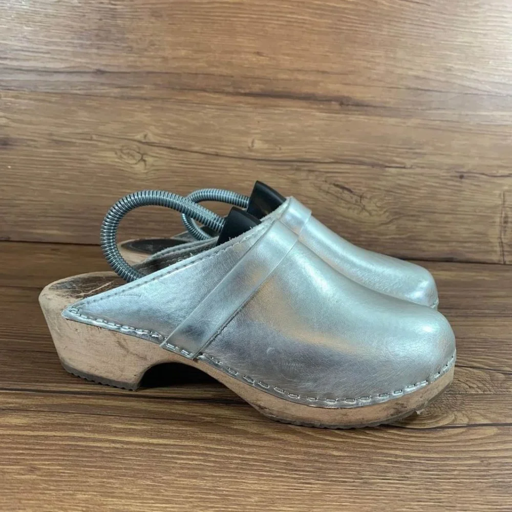 Lotta From Stockholm Silver Leather Wooden Mule Clogs Women’s Size 8 (38)
